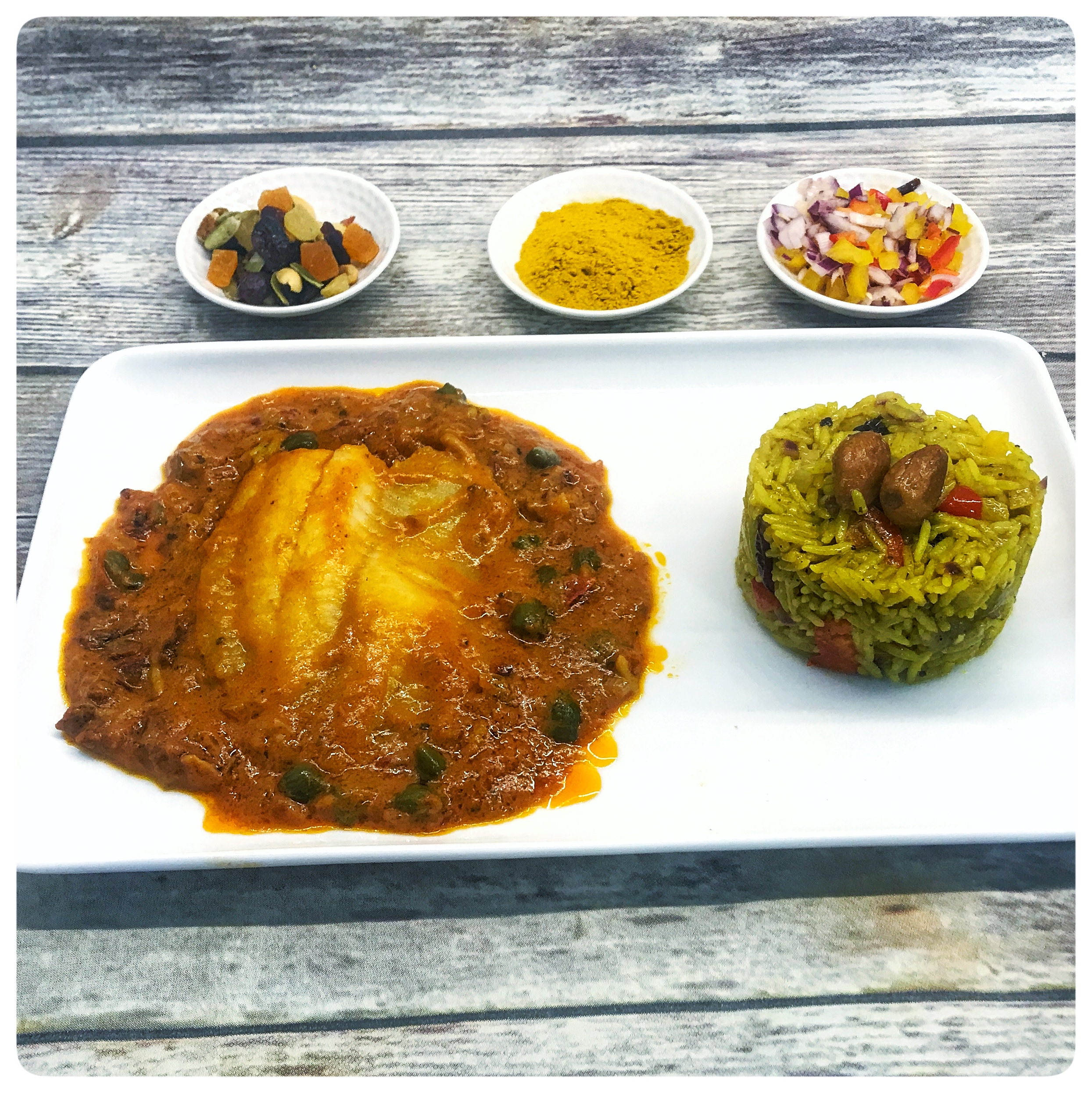 Filete de Pescado en Salsa de Tomate y Alcaparras