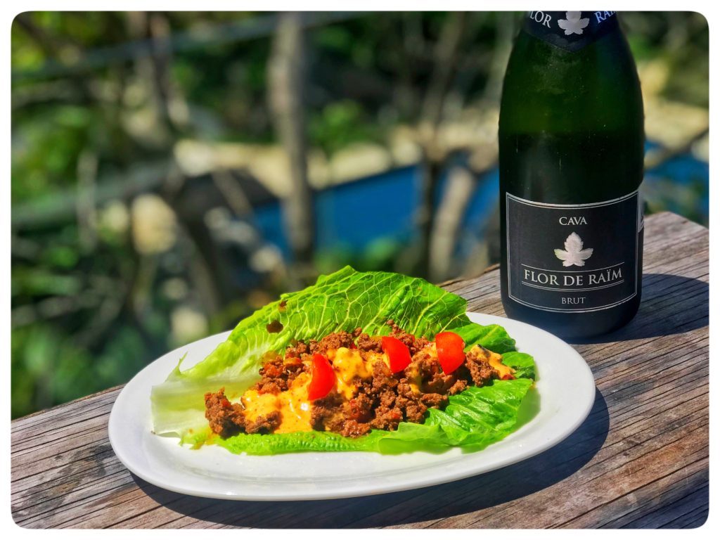 Tacos de picadillo en hoja de lechuga